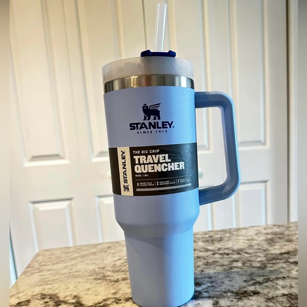 Stanley Quencher 40 oz Tumbler Cornflower New!!